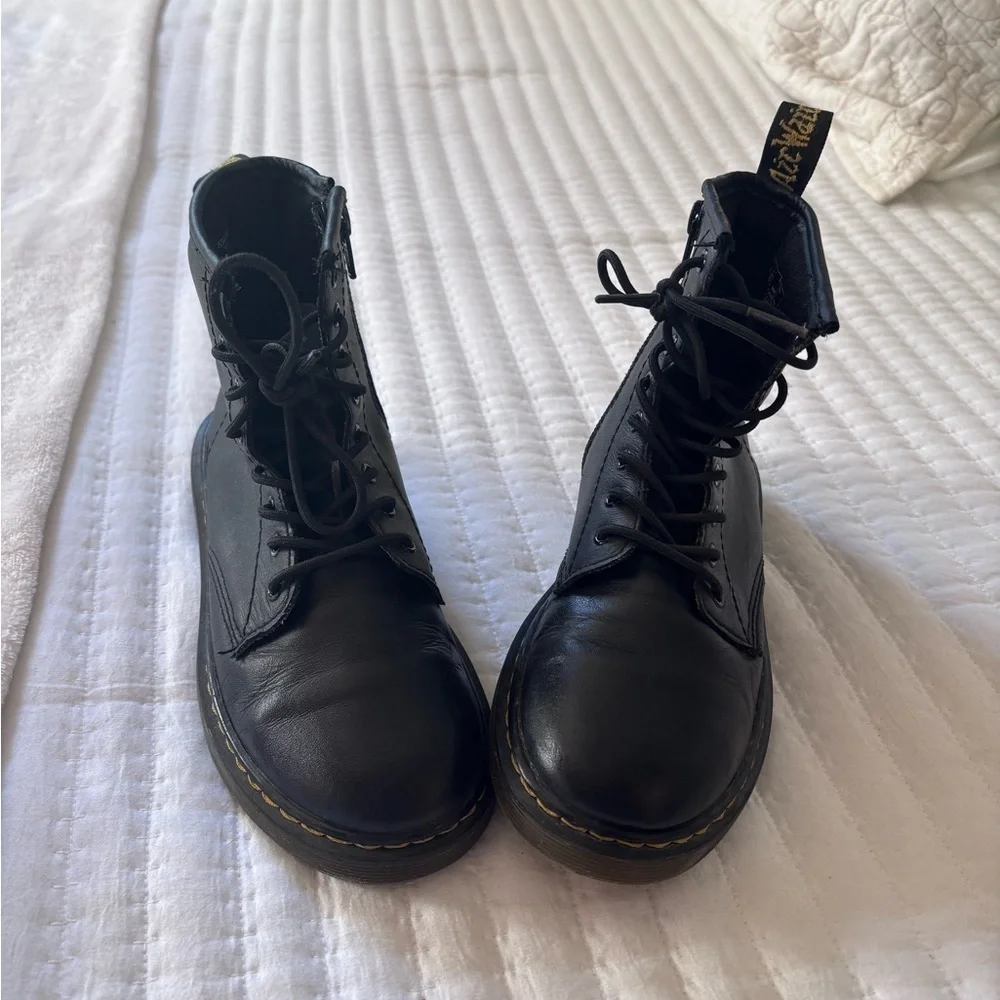 : : DR. MARTENS Kids Boots : :